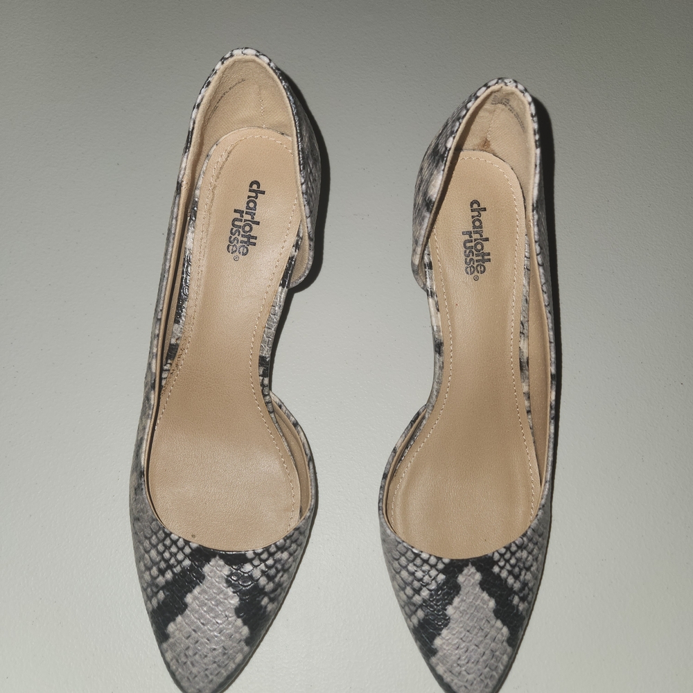 ‼️MAKE AN OFFER‼️Charlotte Russe Snake-Print Pointed Toes Heels Size 9‼️OFFERS‼️